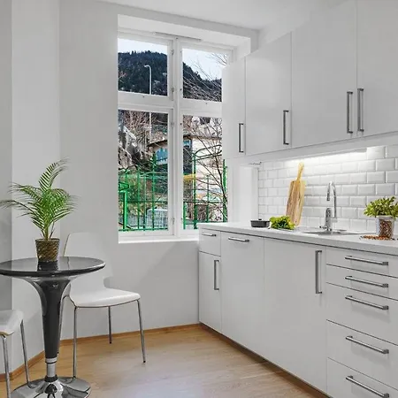 Superior 4 Bedroom Appartement *
