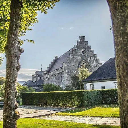 Superior 4 Bedroom Apartment Bergen