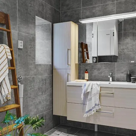 Superior 4 Bedroom Apartment