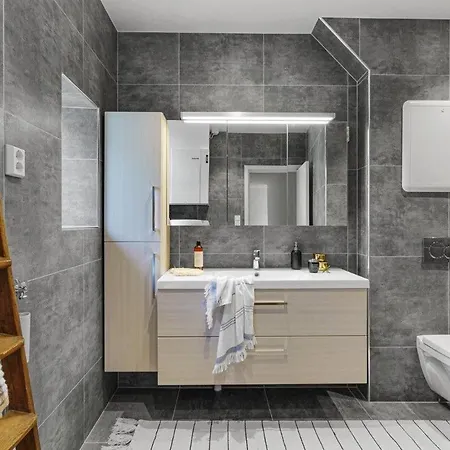 Superior 4 Bedroom Apartment